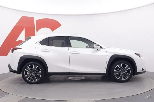 Lexus UX 250h Business Image 6